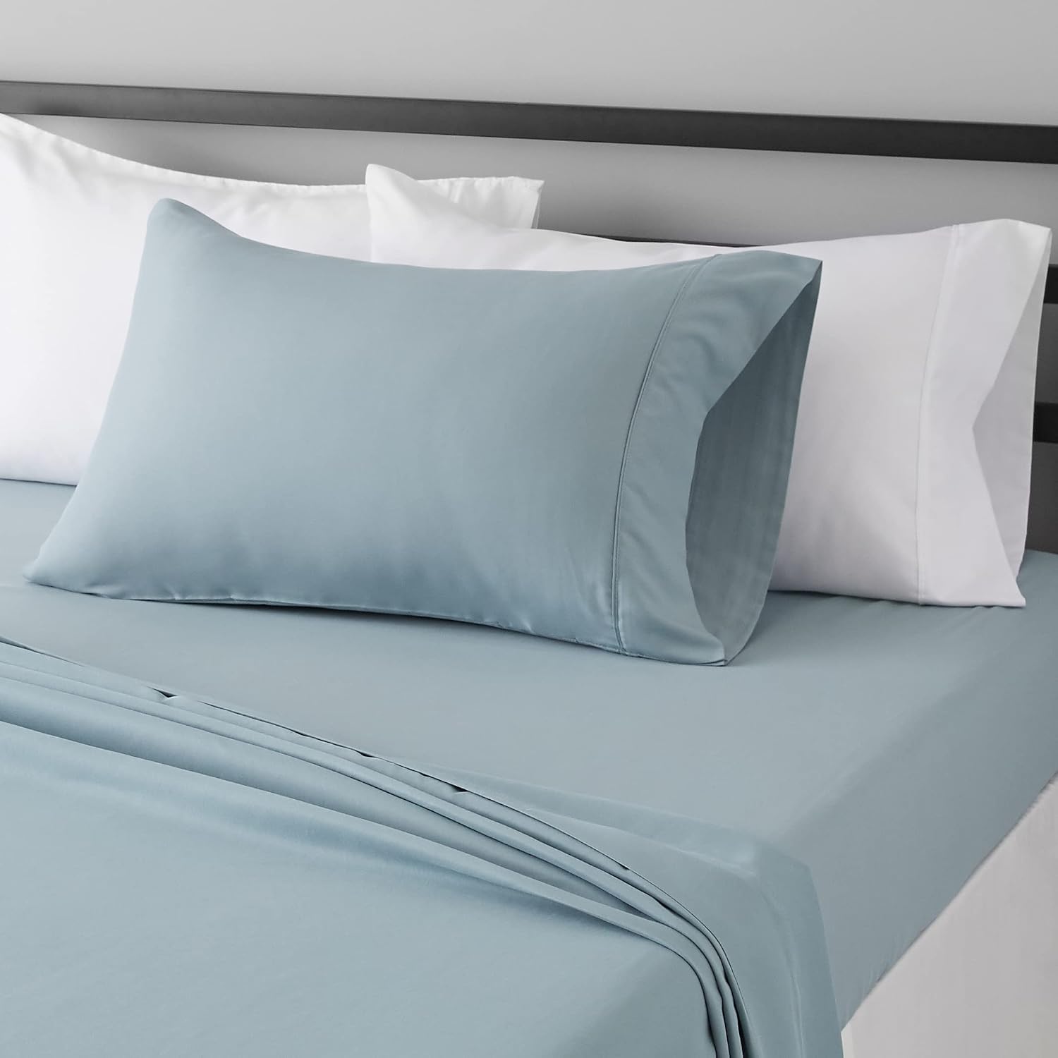 Amazon Basics Lightweight Super Soft Breathable Wrinkle-Resistant Microfiber 4-Piece Bed Sheet Set with 14-Inch Deep Pockets, Queen, Bright White, Solid
