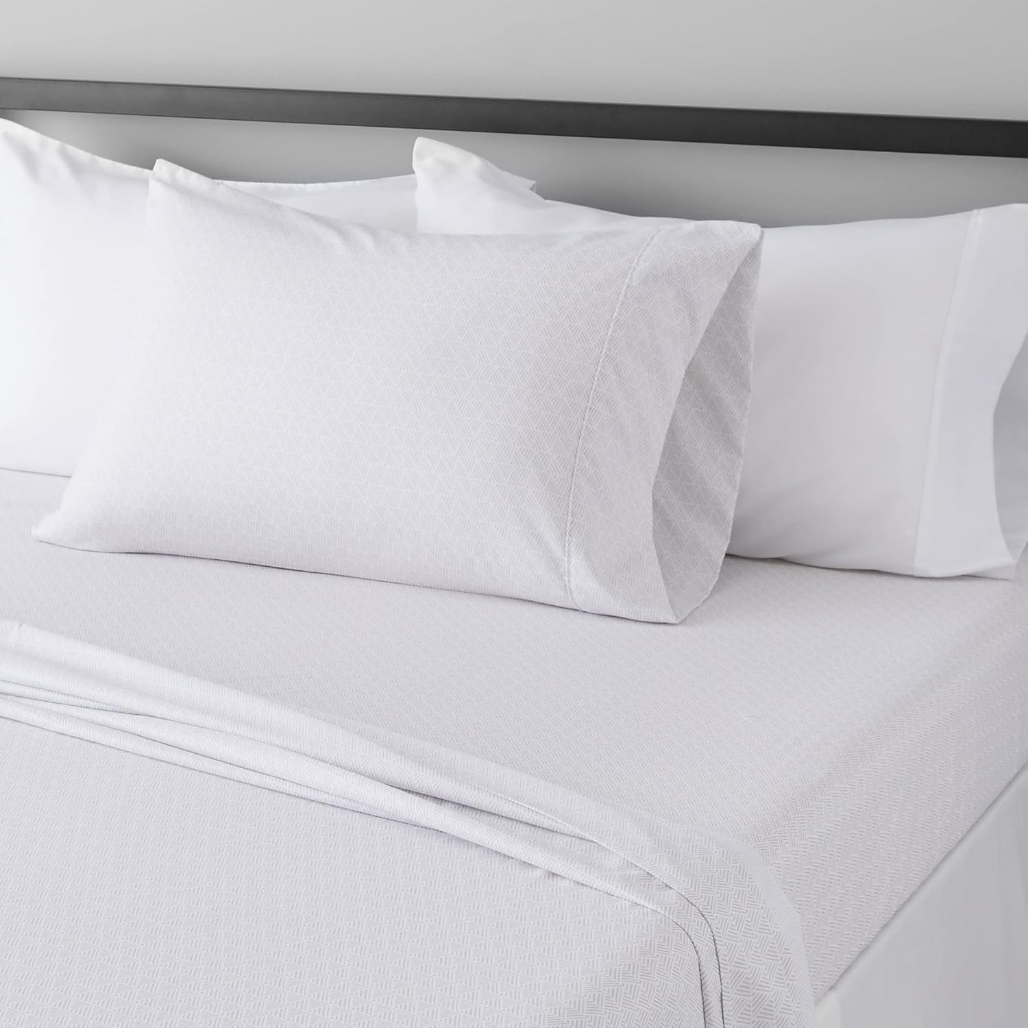 Amazon Basics Lightweight Super Soft Breathable Wrinkle-Resistant Microfiber 4-Piece Bed Sheet Set with 14-Inch Deep Pockets, Queen, Bright White, Solid