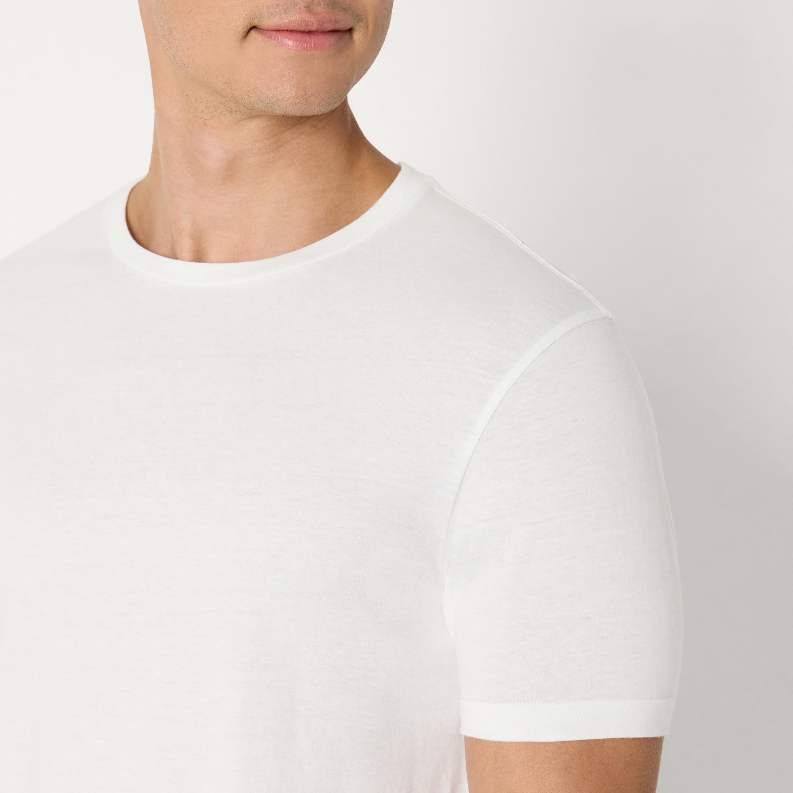 Amazon Essentials Men's Slim Fit Crewneck Undershirts, Pack of 6