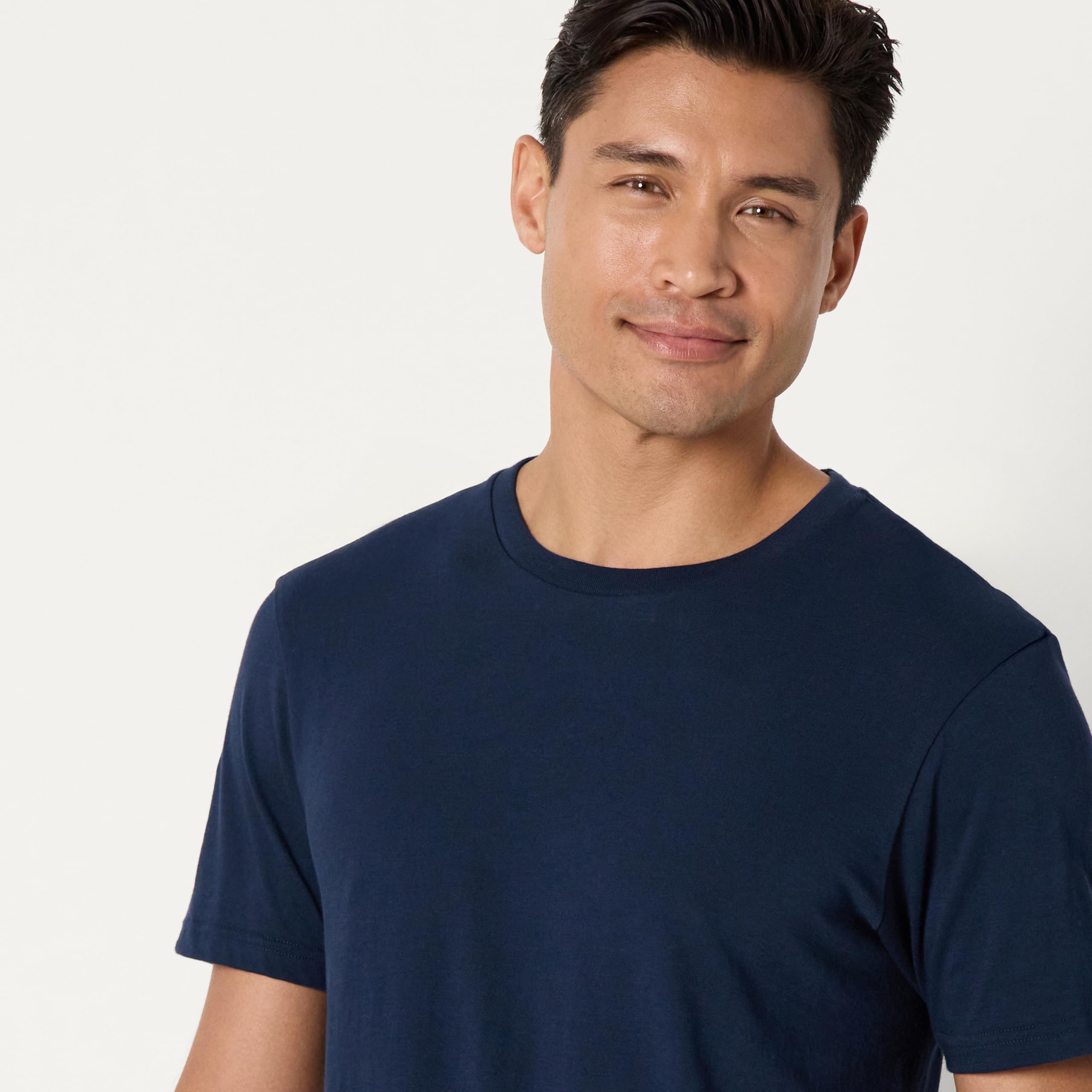 Amazon Essentials Men's Slim Fit Crewneck Undershirts, Pack of 6