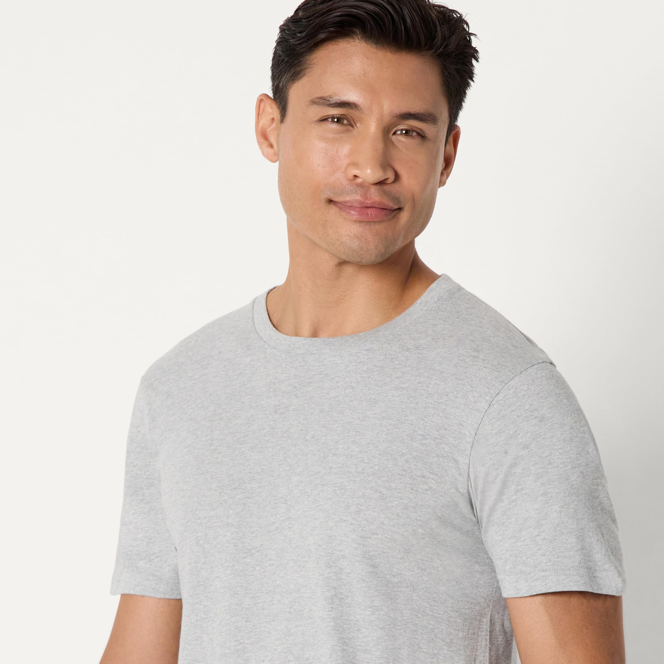 Amazon Essentials Men's Slim Fit Crewneck Undershirts, Pack of 6
